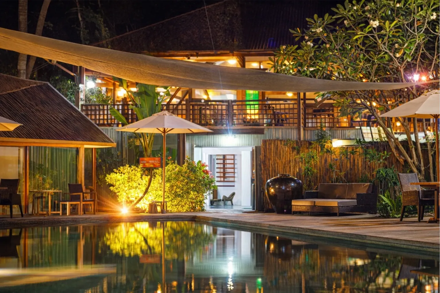 Swimming pool at Hotel Esplanada surrounded by tropical gardens