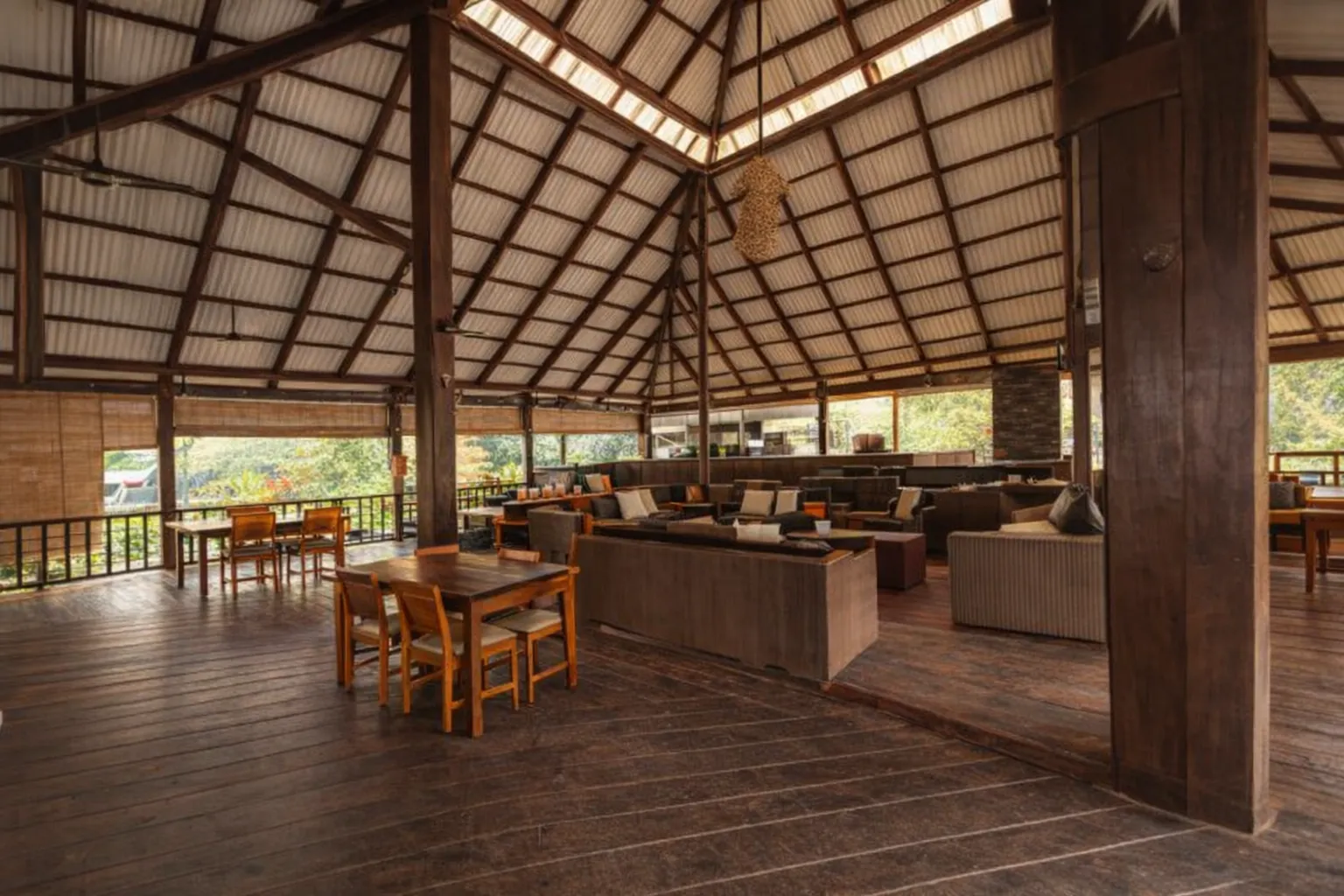 Sea Breeze Restaurant open-air interior at Hotel Esplanada